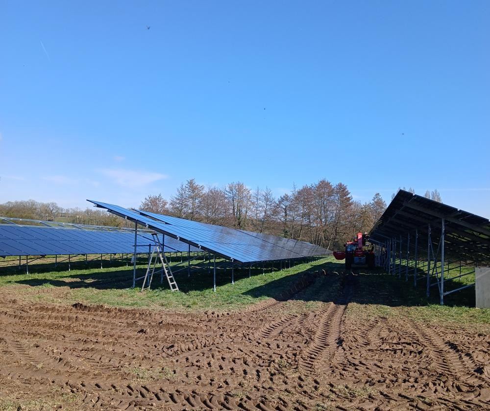 Centrale solaire au sol en construction, en France